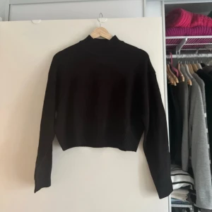 Svart tröja - Helt ny svart tröja från H&M. 