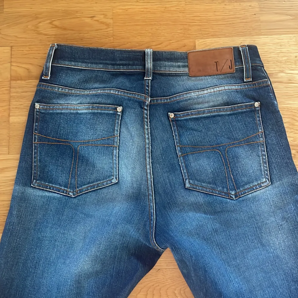 Säljer super snygga Tiger of Sweden Jeans för 550kr. De går för 1700kr original pris. De är i bra skick.  W31 L32. Jeans & Byxor.