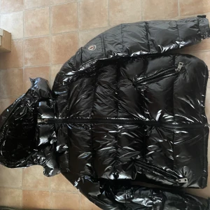 Moncler jacka  - Säljer mina jacka som inte passar längre