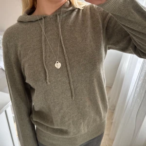 Kashmir hoodie - Hoodie i 100% Kashmir från soft goat i storlek m