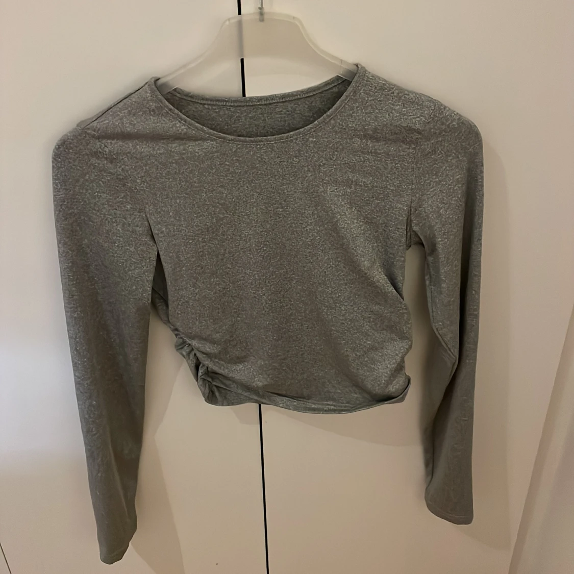 Grå långärmad tröja 