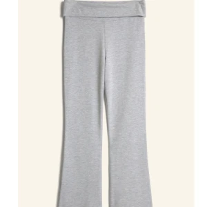 Yoga pants  - grå yogapants som är använda en gång. säljer för jag råkade köpa fel storlek 