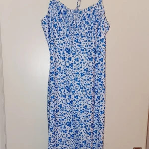 Klänning  - Helt ny  Storlek 36 