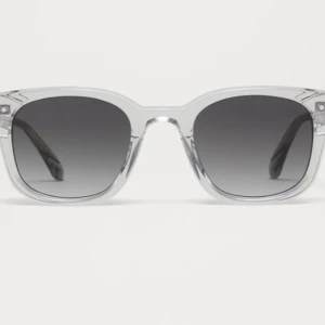 Chimi 02 grey solglasögon  - Tjena ! Säljer nu ett par chimi soöglssögon i modellen 02 grey, har använt de max 5 ggr. Finns inga defekter på solglasögorna. Box finns kvar. Hör av er ifall ni har några frågor ! 