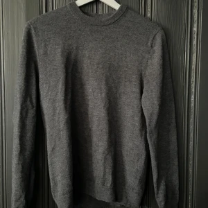 These Glory Days crewneck  - En snygg crewneck från These Glory Days. Använd ett antal gånger men inga fel på den 👍🏼Storlek S