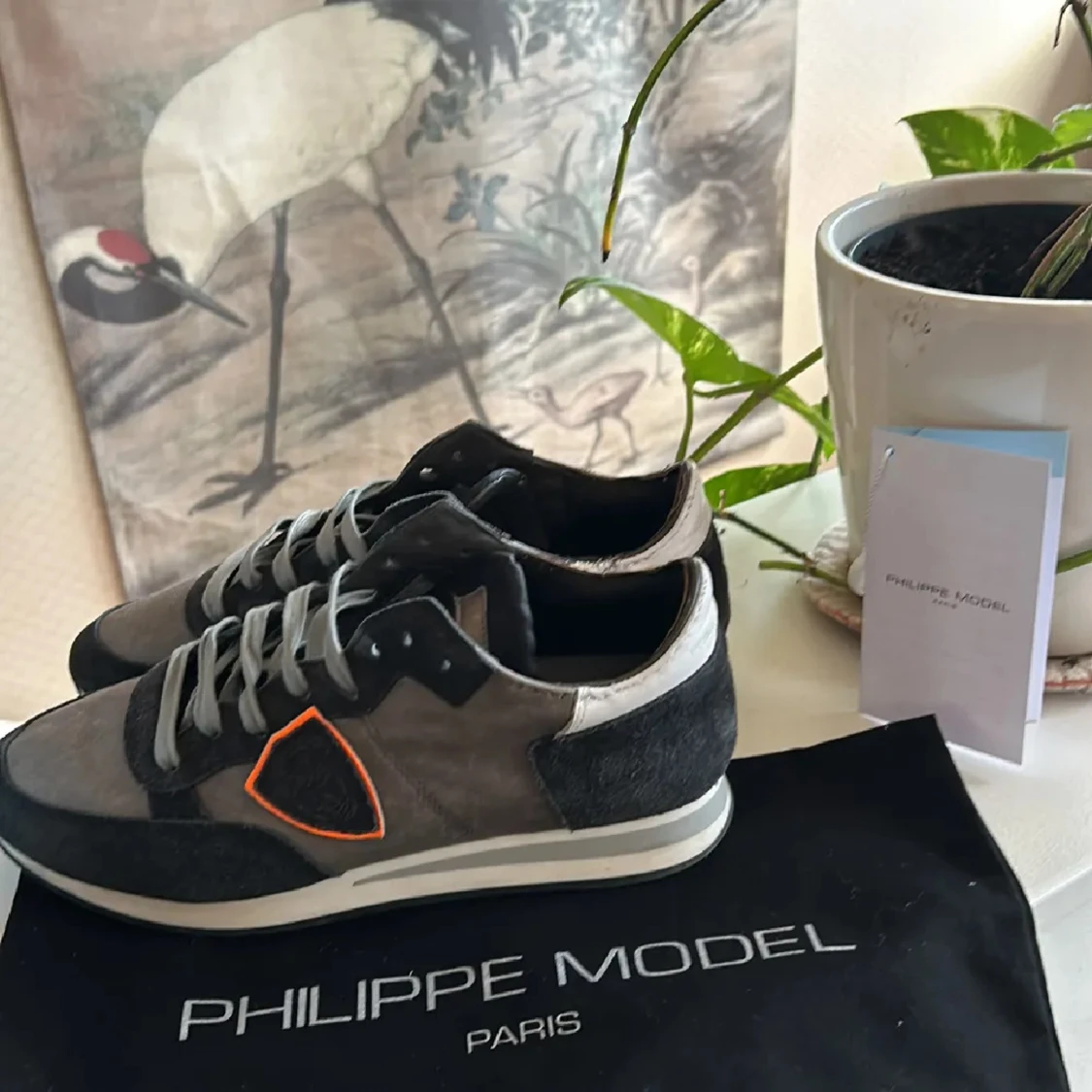 Grå sneakers från Philippe Model - 1