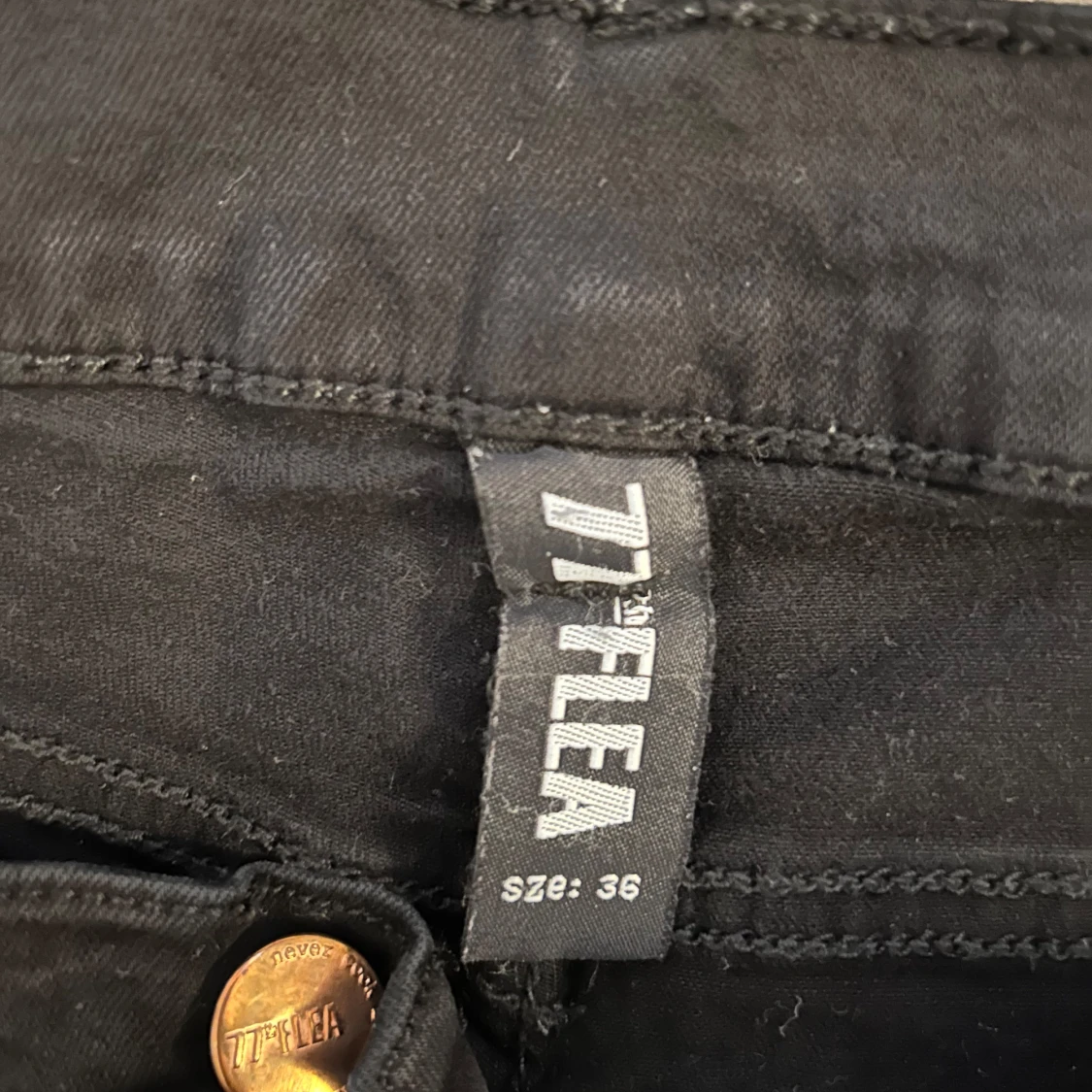 Svarta bootcut byxor från 77thFlea - 2