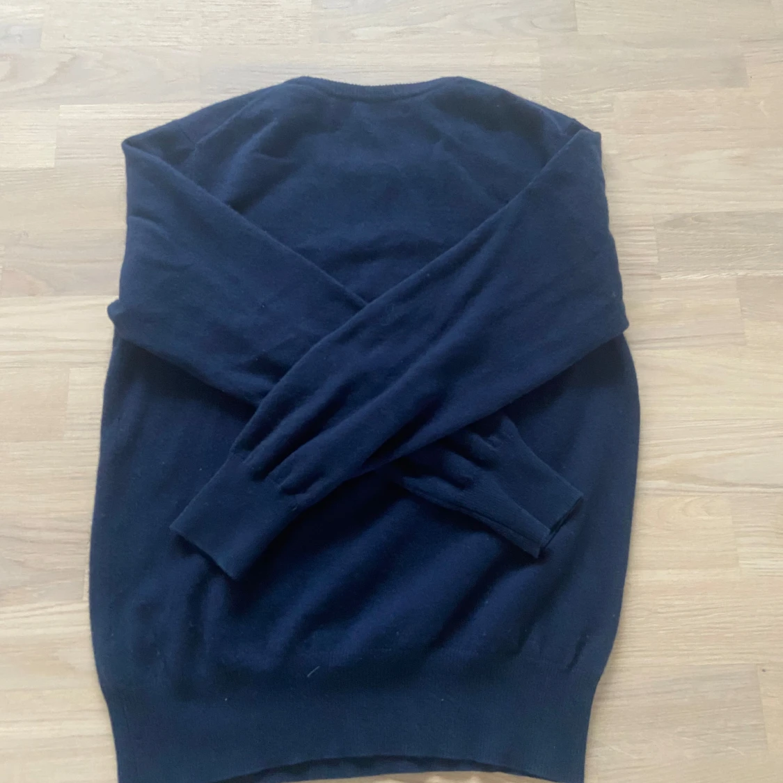 Mörkblå kashmirtröja från Soft Goat - 3