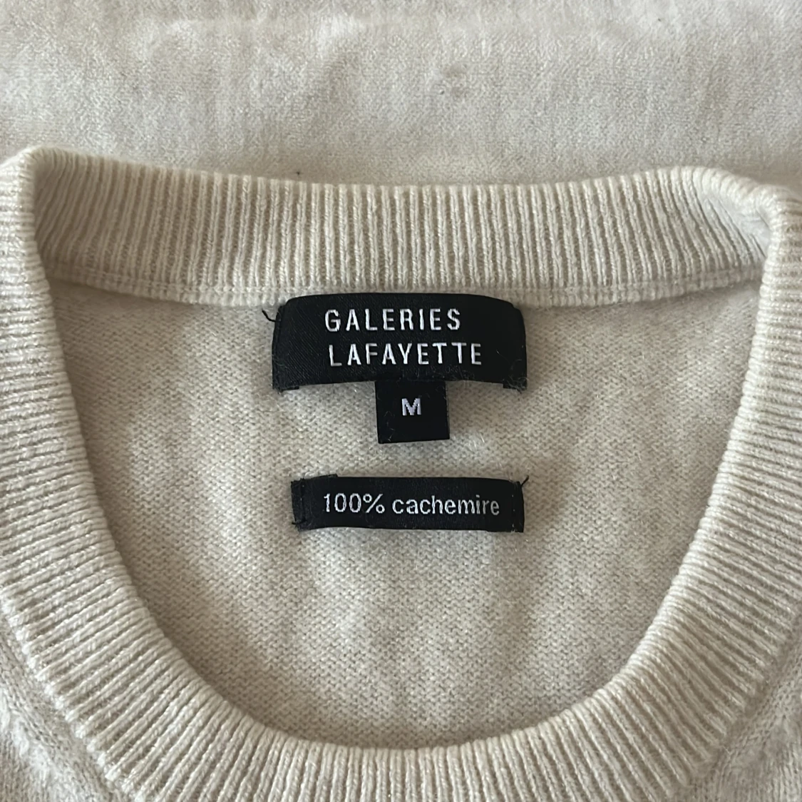 Vit kashmirtröja från Galeries Lafayette - 1