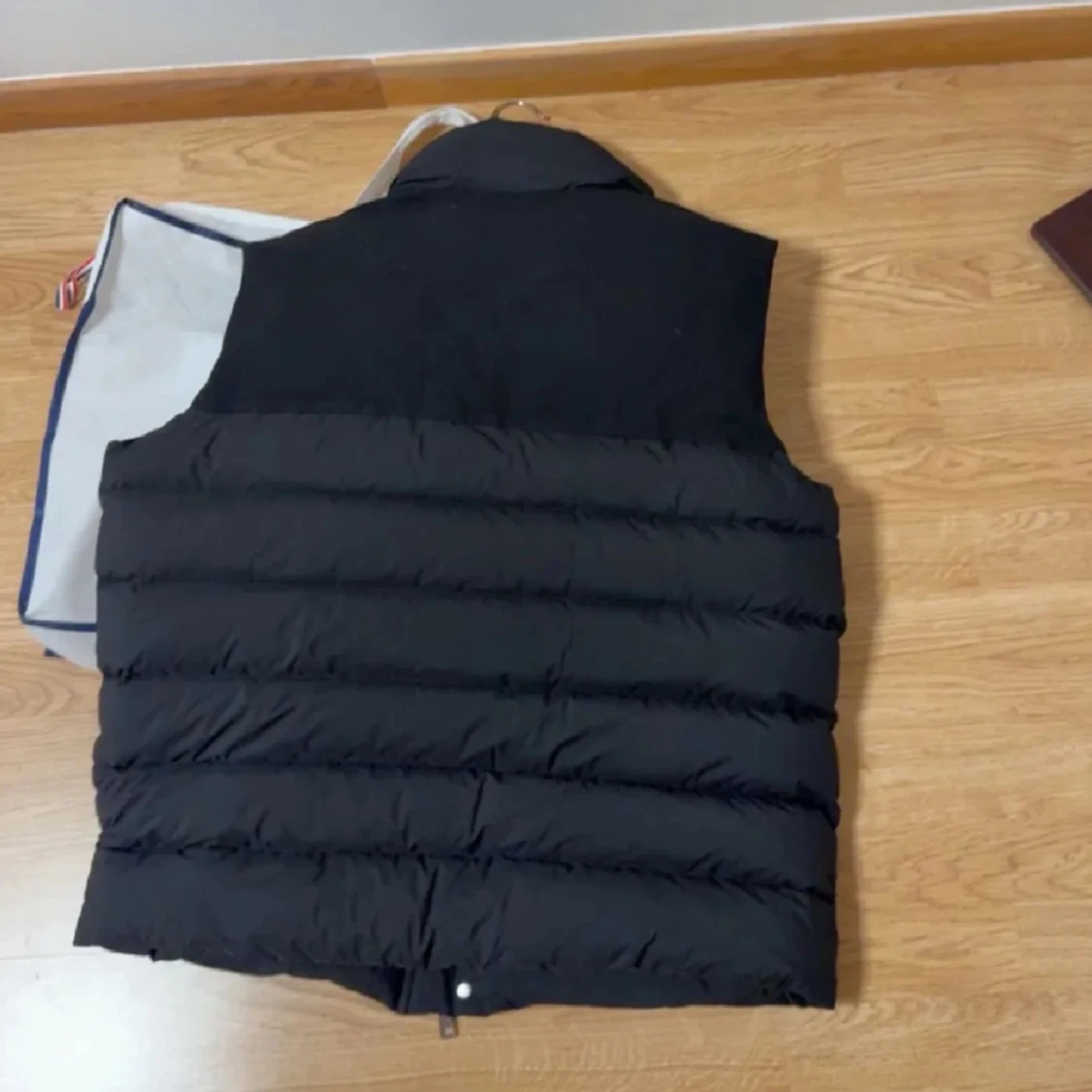 Svart dunväst från Moncler - 3