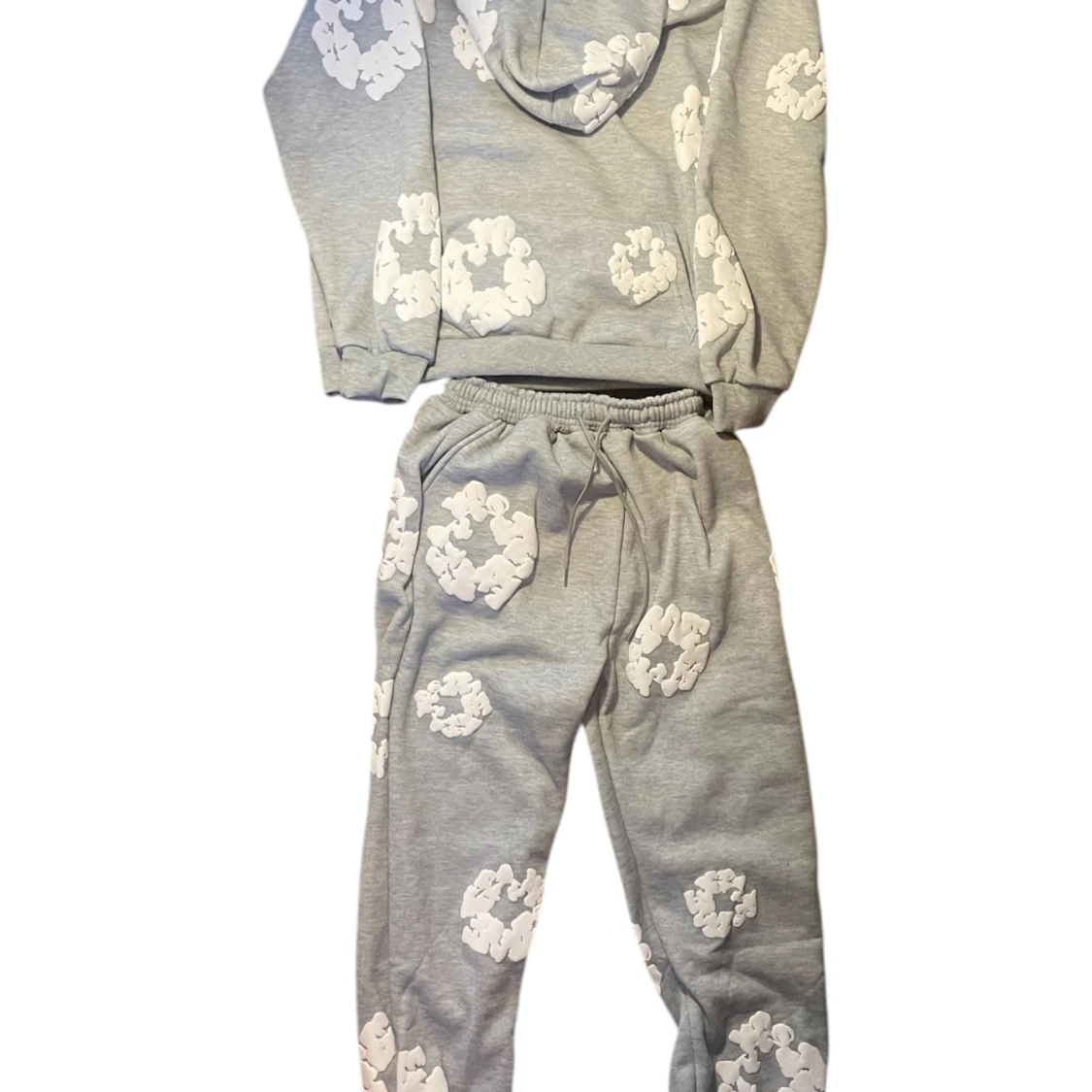 Grå hoodie och byxor från Denim Tears - 1