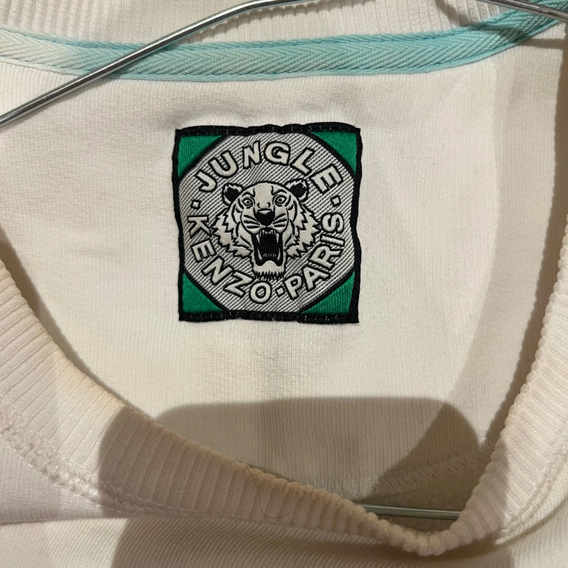 Vit sweatshirt från Kenzo med tigerbroderi - 2