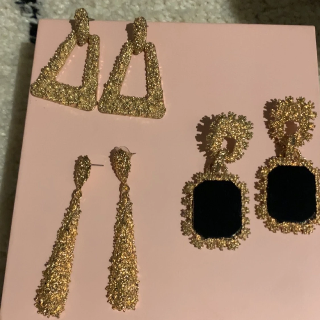 Tre par glittriga örhängen - 1