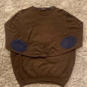 Stenströms merinoull tröja - Säljer denna riktigt sköna merinoull tröjan från Stenströms. Den är i riktigt bra skick 9/10, inga defekter. Nypris på denna är runt 1600. Skriv gärna över frågor och funderingar, priset kan diskuteras.