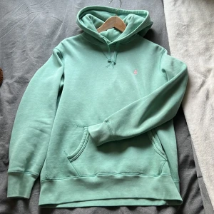 Grön Ralph Lauren hoodie - Ljusgrön Ralph Lauren hoodie i storlek S men sitter mer som M i bra skick. Priset kan diskuteras.