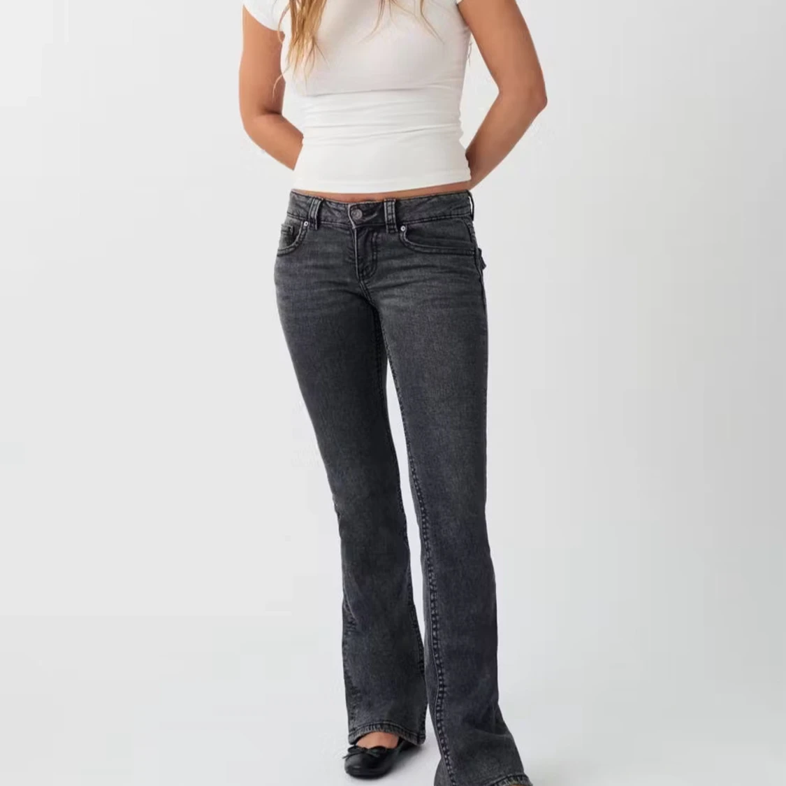 Svarta bootcut jeans från Gina - 1