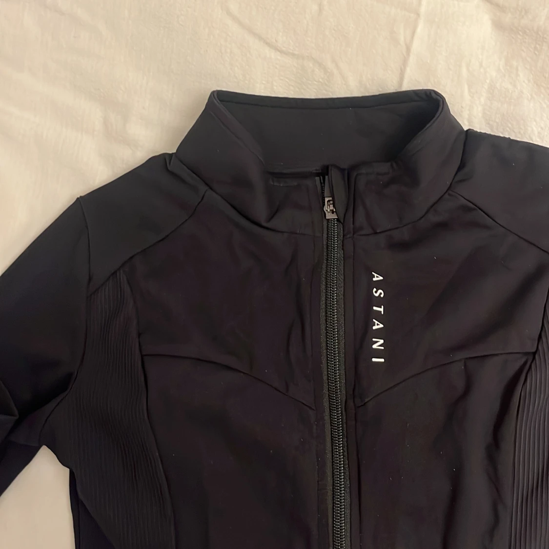 Svart träningsjacka från Astani - 1