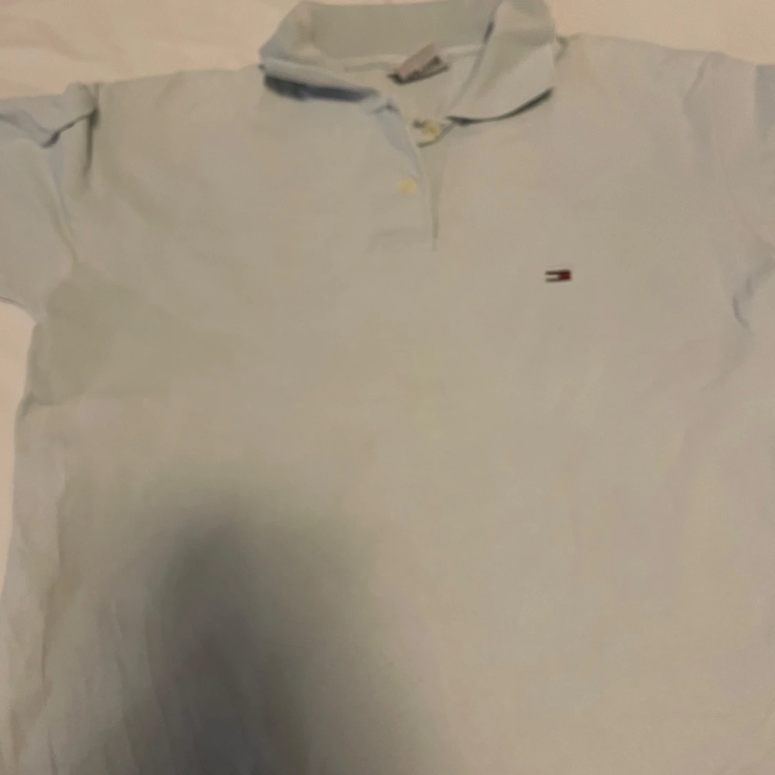 Ljusblå pikétröja från Tommy Hilfiger