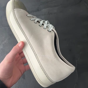 Lanvins - Säljer nu dessa feta Lanvins i storlek 12 uk som motsvarar storlek 45/46 | Skick är 9/10 | Nypris ligger på ca 4500kr | Skriv om ni har några funderingar!