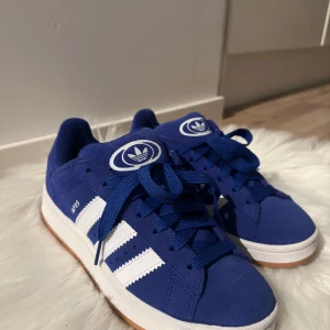 Adidas Campus 00’s - Säljer mina campus skor, endast använda en gång💙