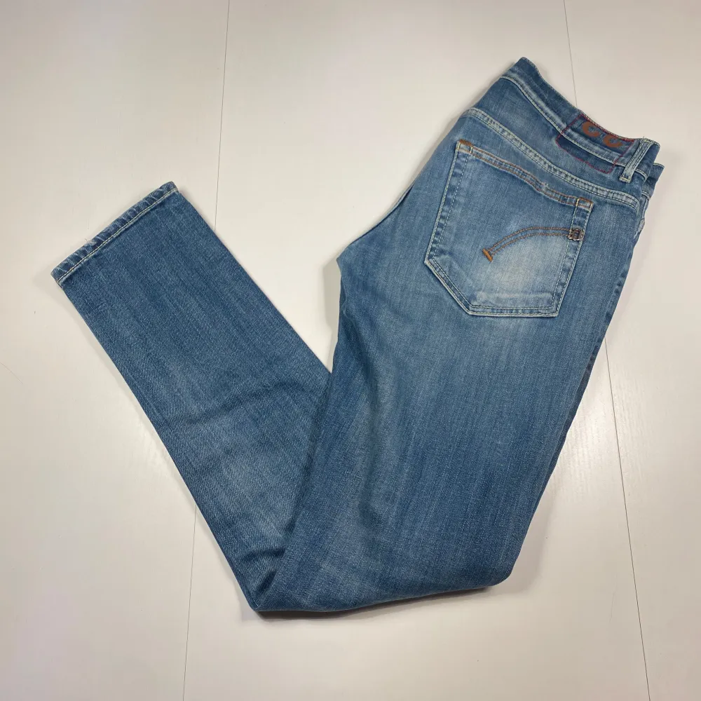 Exklusiva Dondup jeans i modellen ”Ritchie” i storlek 33 | perfekt skick - nypris: 3000kr, vårt pris: 799kr - STEAL 🚨  . Jeans & Byxor.