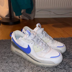 Nike air max Terrascape 90 - Storlek 45.5 (passar 45). Väldigt bra skick, endast använda ett par gånger. Original pris 1500-2000. Kan diskutera pris. 