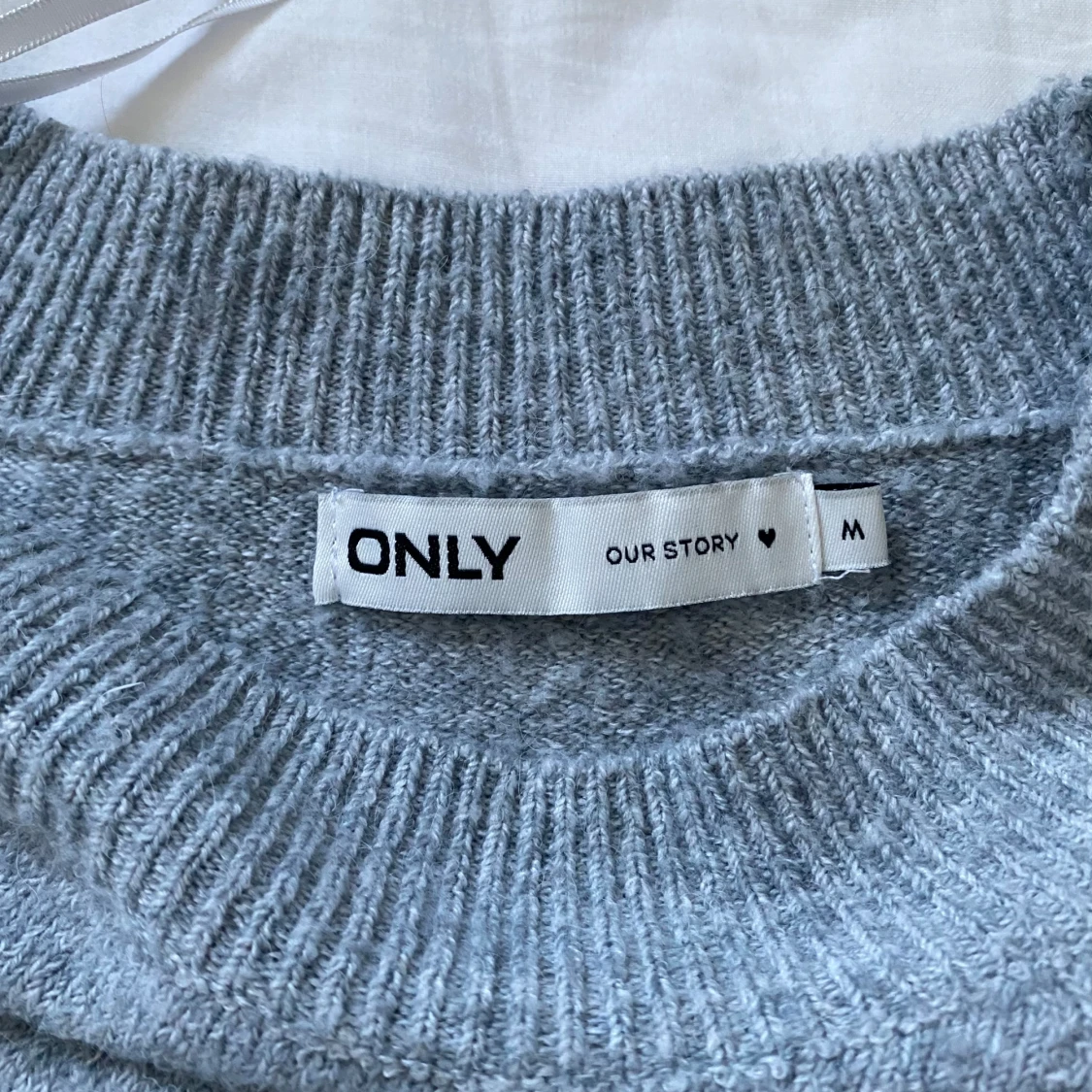Grå stickad tröja från ONLY - 90