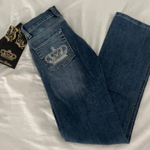 Victoria Beckham jeans - Jätte fina Victoria Beckham jeans, i jätte bra och helt nytt sick , säljer eftersom det är försmå på mig, men annars väldigt snygga och fina 