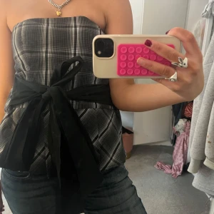 Topp med rosett - Kan knytas Både fram och bak, finns ingen liknande!!🥹🥹