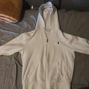 Säljer en Hoodie jag inte behöver  - Bra skick