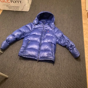 Polo Ralph lauren jacka  - Storlek M Få vatten fläckar, kan fixas  Bra skick  Orginal pris 6000  Pris kan diskuteras 