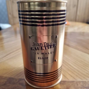 Jean Paul Gaultier Le Male Elixir Parfym - Säljer nu min JPG elixr! Jag skulle gissa att det är runt 70 ml kvar. perfekt nu för vintern. Priset är inte hugget i sten. Skriv om du har några frågor!
