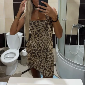 Leopardmönstrad klänning - Snygg leopard klänning💞💞 lånad bild