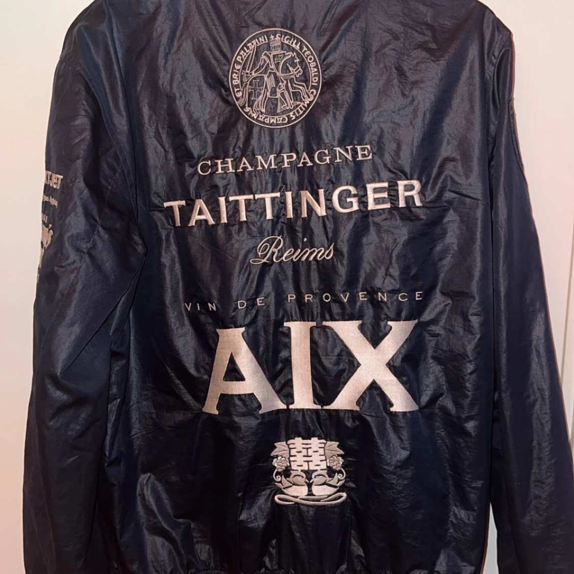 Limited Edition dbrand Jacka - 90