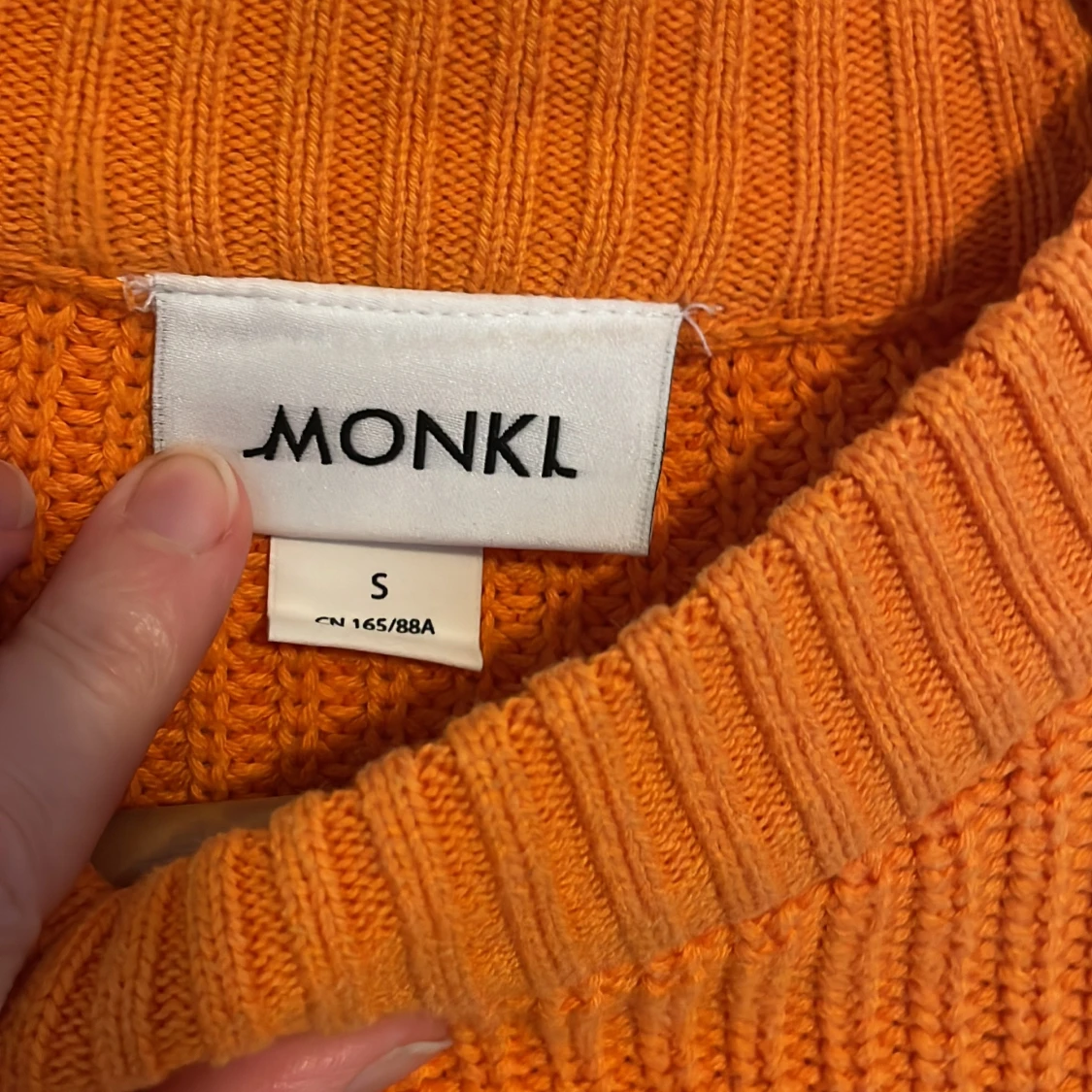 Orange stickad tröja från Monki - 90