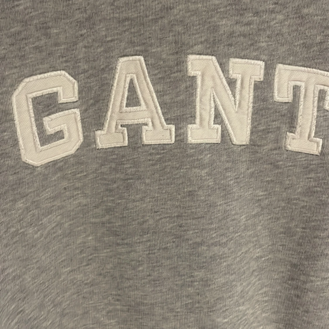 Grå sweatshirt från GANT - 1