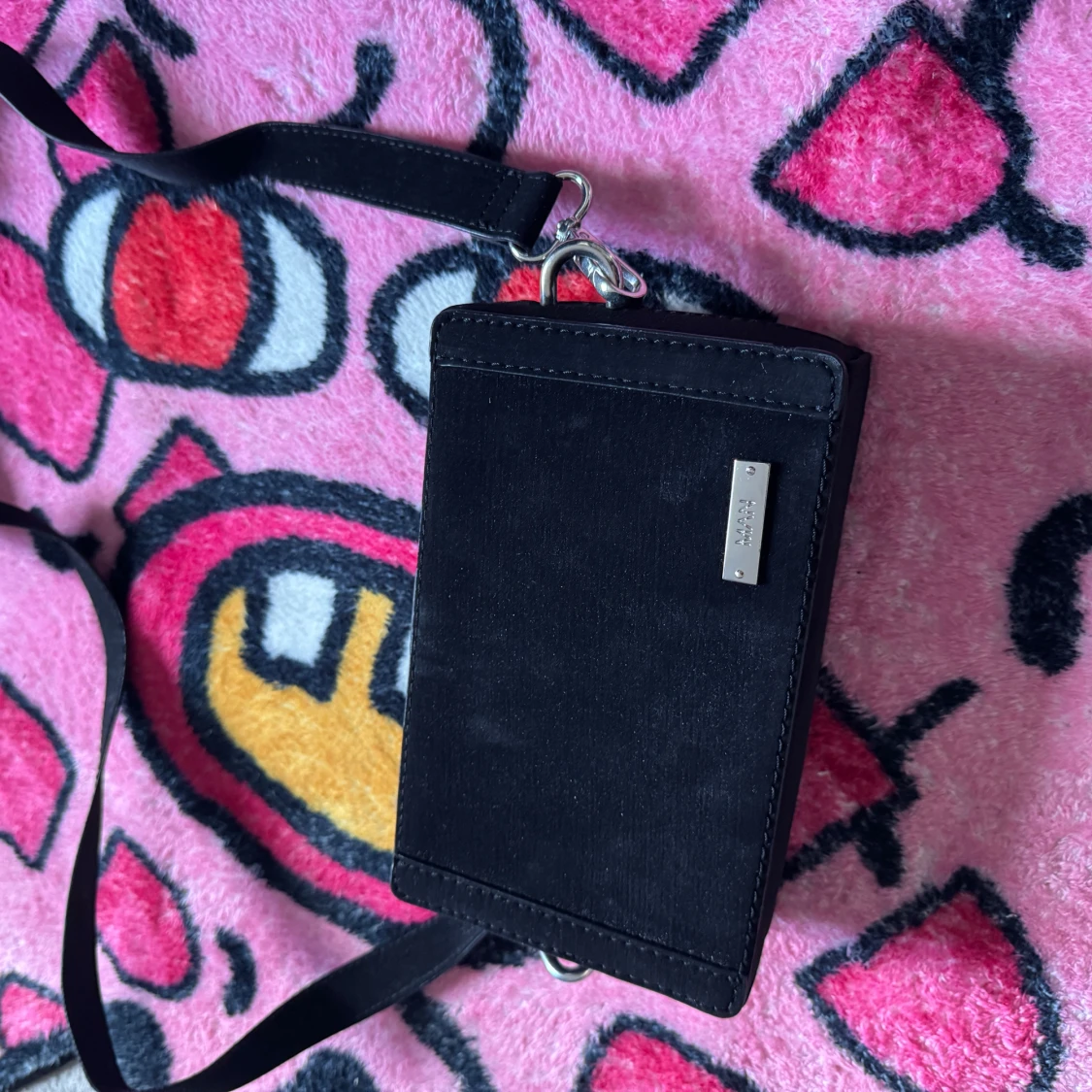 Svart axelväska med silverdetaljer - 1