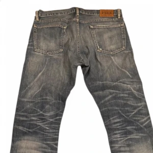 Ralph lauren jeans   - Ett par feta Ralph lauren jeans med en galen wash, snygga slitningar, färgstänk och andra detaljer. Storlek 34/34 men passar mindre. Mycket bra skick. Skriv i DM om intresserad/frågor. Kan även skicka fler bilder samt mått. Pris kan diskuteras.