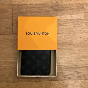 Louis Vuitton plånbok - Säljer nu min lv plånbok då jag inte använder den längre skriv gärna vid intresse!