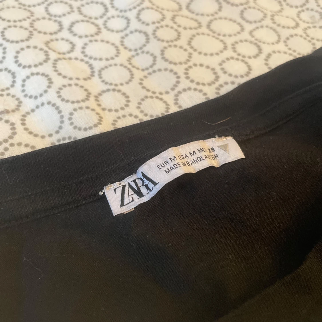 Svart topp med volangärmar från Zara - 1