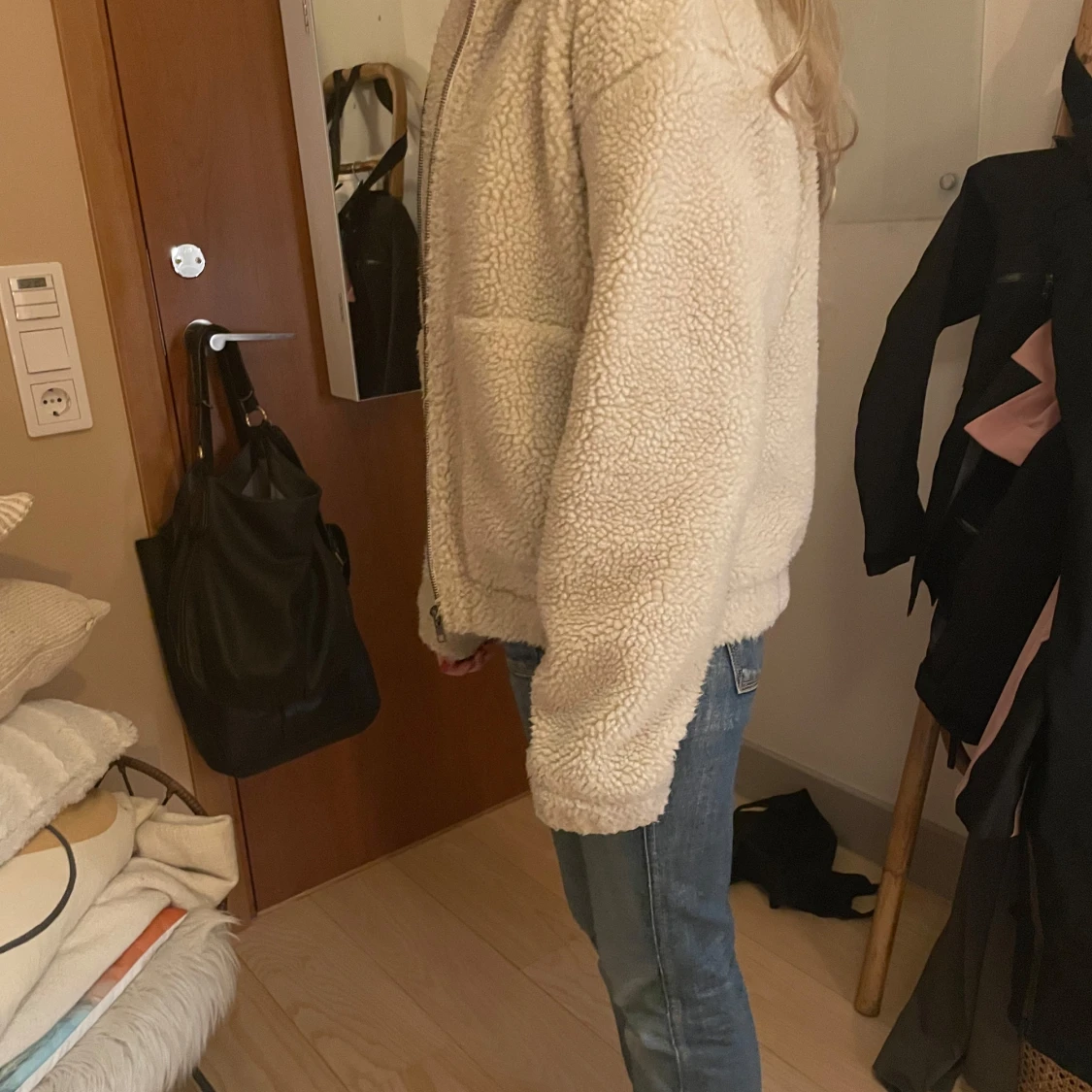 Beige teddyjacka från Tindra - 2