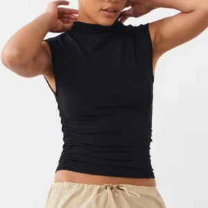 Snygg fest topp - Säljer denna fast i mörk grå som är skit snygg till till exempel en familjemiddag, ut med kompisar och mer! Tröjan är aldrig använd!