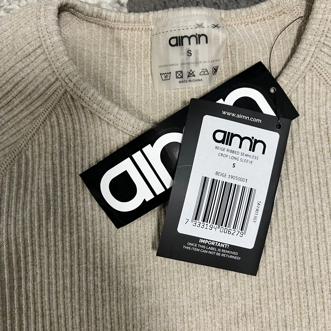 Beige ribbad croppad tröja från Aim'n - 1