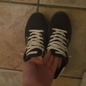 Philipe model skor  - Säljer mina philipe model skor helt nya säljer för att de är nya ny pris 4500 mitt pris 2000 kan sänka vid snabb affär str 39 passar 40