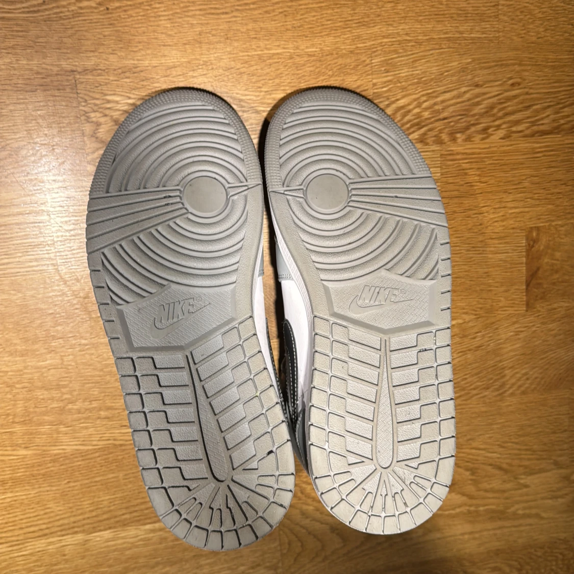 Nike Air Jordan 1 MID - 4