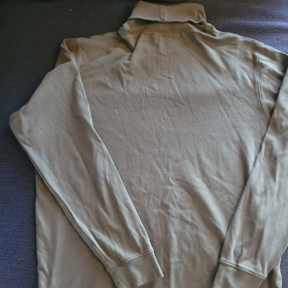 Olivgrön polotröja från Eddie Bauer - 1