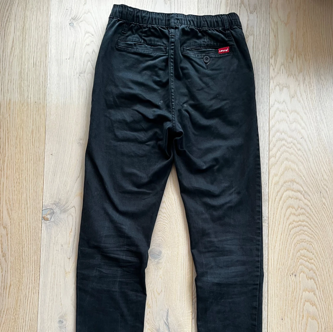 Svarta chinos från Levi's - 2