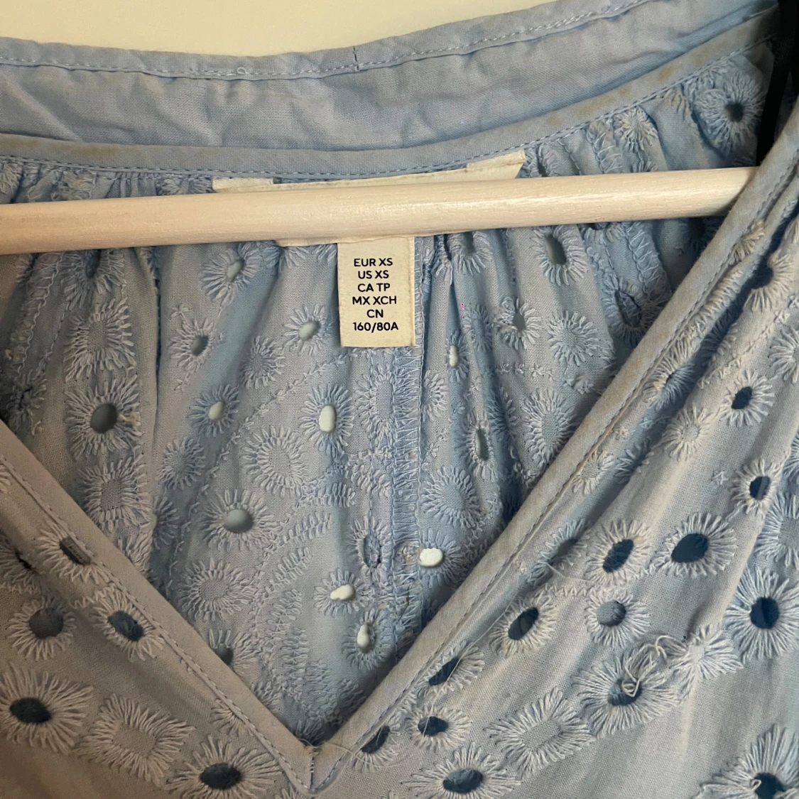 Ljusblå klänning med spets  - 3