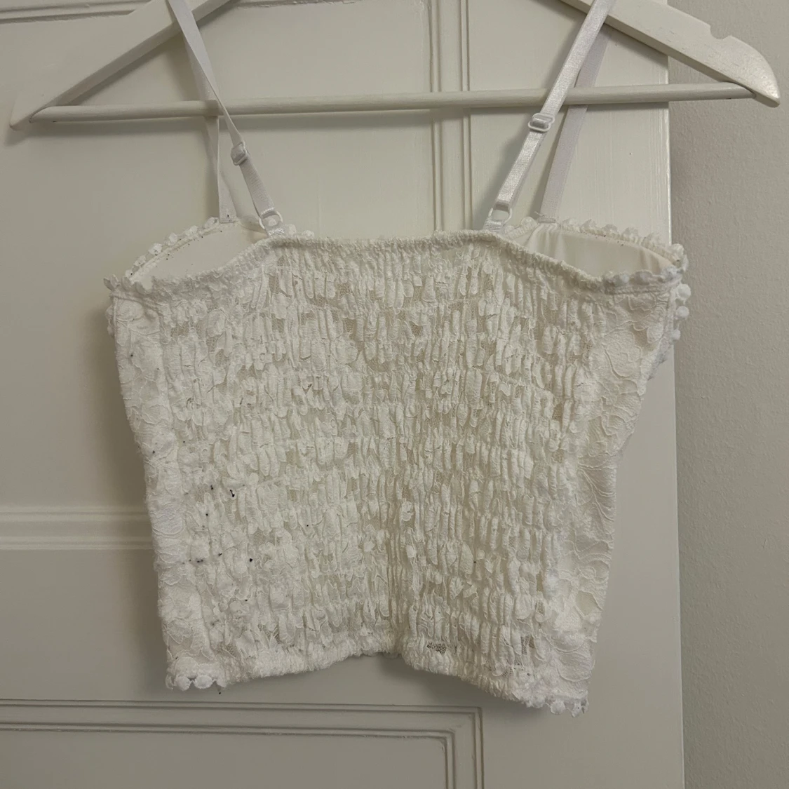 Vit spetskorsett med axelband - 1