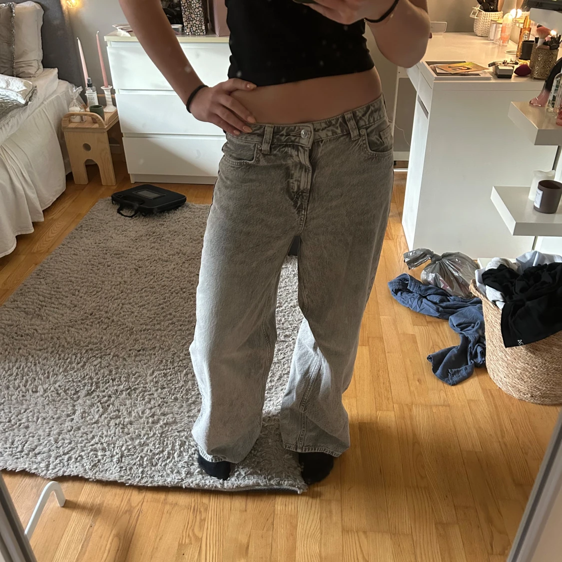 Grå jeans baggy